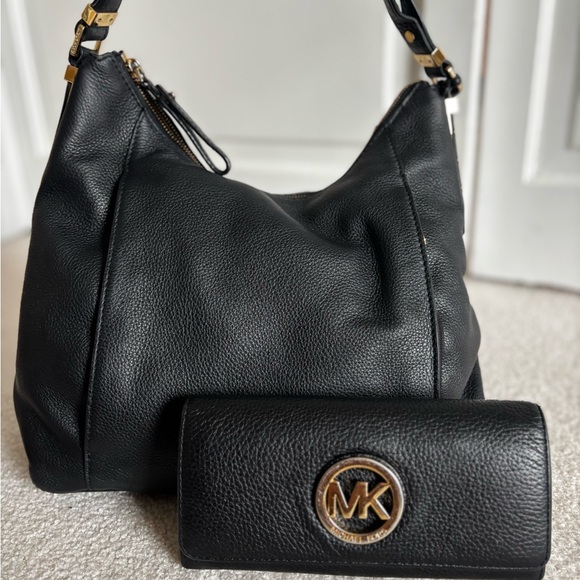 Michael Kors Black Hobo Bag with Matching Wallet Set - Picture 1 of 7